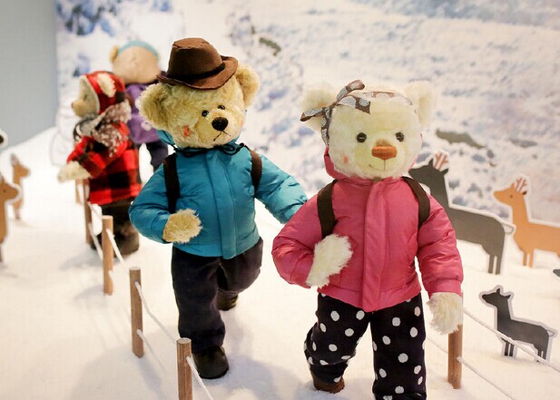 打敗星巴克的不是漫咖啡，而是店里的小熊！|餐飲界