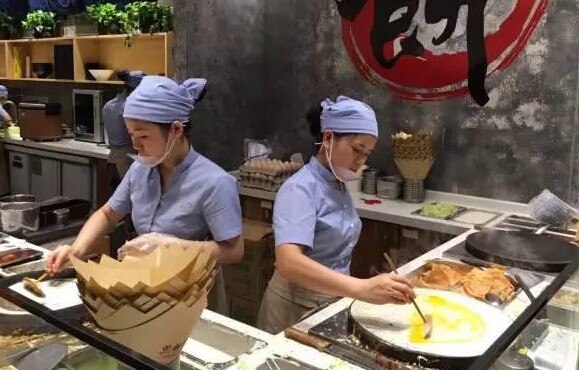 走“中西合璧”路線，一枚煎餅1年賣(mài)出1000萬(wàn)！