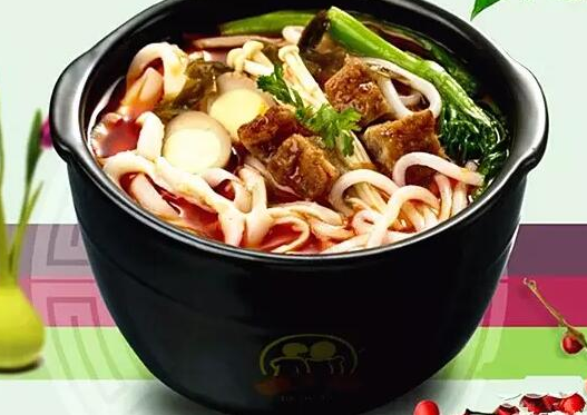 15年憑借一碗土豆粉開(kāi)近千家店，秘訣是什么？