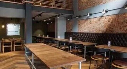 給咖啡廳打造“硬漢”造型，可以試試紅磚和鋼管