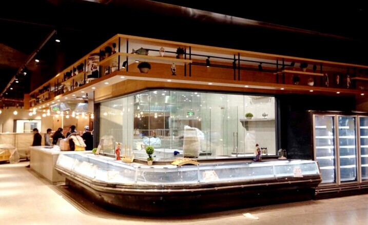 這個(gè)超市自己開了餐廳，從賣三文魚開始