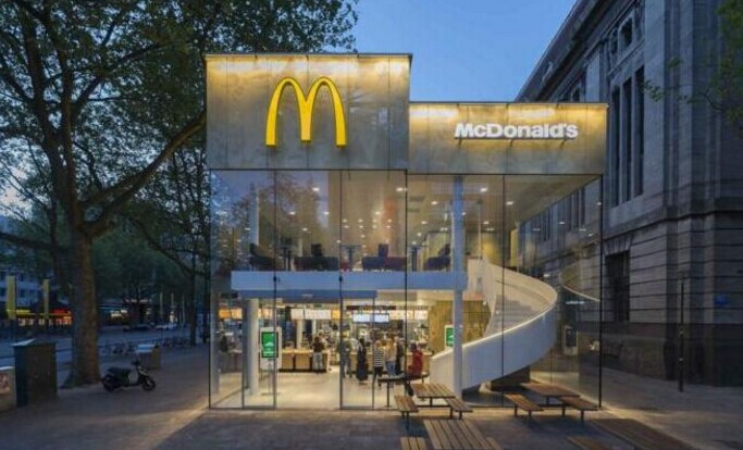 麥當勞的新品有粥有雞排，肯德基還能坐得住嗎？|餐飲界