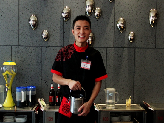 10分鐘就能學(xué)會海底撈服務(wù)，不信進(jìn)來看看|餐飲界