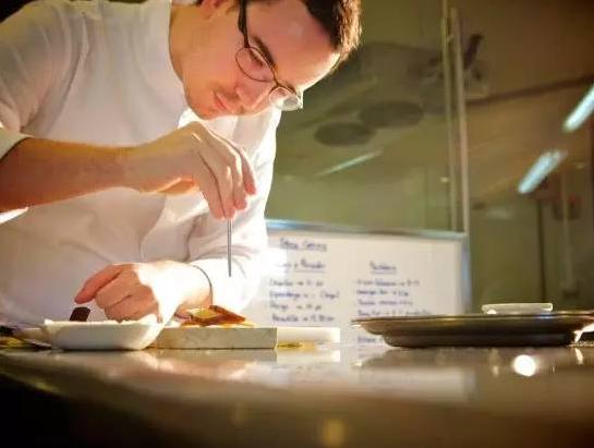 傳統(tǒng)餐飲市場要求變，怎么求？|餐飲界