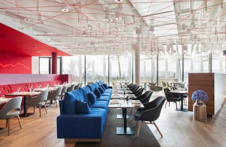 在這家餐廳，無(wú)論坐在哪個(gè)角落都能看見(jiàn)風(fēng)景|餐飲界