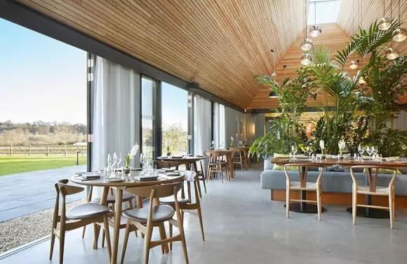 這家餐廳是個酒吧，同時還是個廚藝學校！|餐飲界