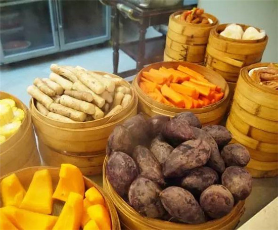 你覺得不上檔次的那些餐飲，卻為何頻頻能夠引爆市場？