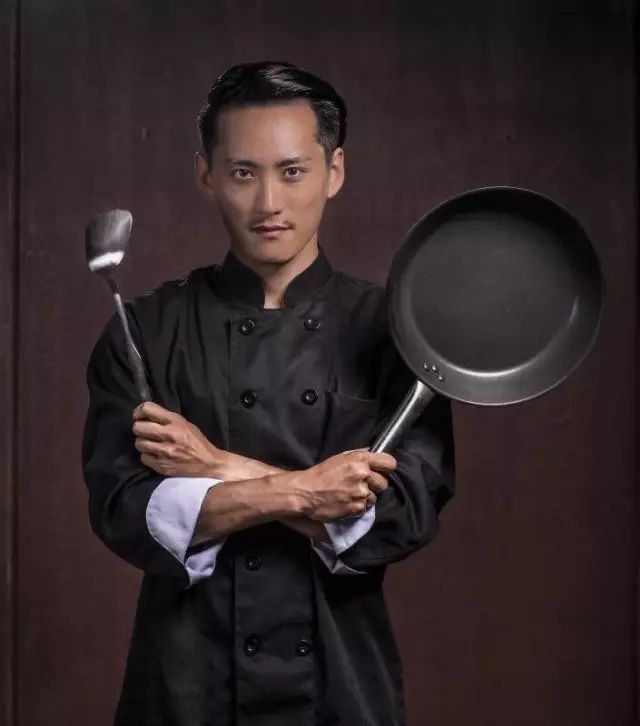 明明可以靠臉吃飯，卻做了豬手外賣，月流水做到20