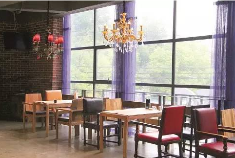 你見(jiàn)過(guò)6個(gè)業(yè)態(tài)24小時(shí)循環(huán)經(jīng)營(yíng)的餐廳嗎？太牛了！|餐飲界