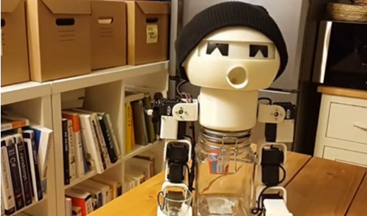 陪酒機(jī)器人出現(xiàn)，餐廳估計(jì)不用賣酒了！