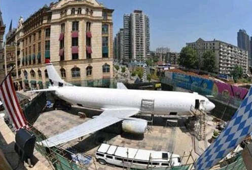 武漢商人購退役飛機建餐廳 按空乘標準招服務(wù)員