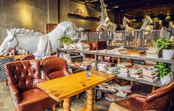 放了幾只動(dòng)物，他的咖啡館租金降一半！