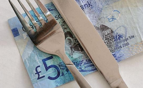 小費(fèi)該不該在中國(guó)餐館里回歸？