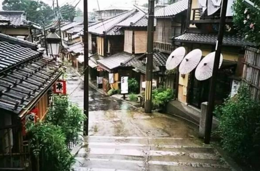 別再說(shuō)“打折促銷(xiāo)很low”了：這家餐企用全年半價(jià)多賺5倍！