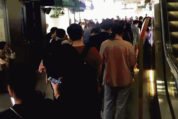 一家沒有椅子的10平米小店，憑什么天天排隊(duì)？|餐飲界