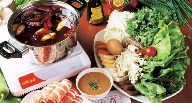 呷哺進(jìn)軍火鍋調(diào)料，火鍋品牌入局調(diào)料市場(chǎng)漸成常態(tài)