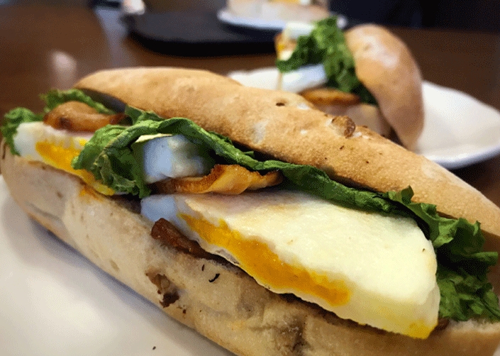 咖啡巨頭開始賣東坡肉三明治，他們這是要變餐館啊