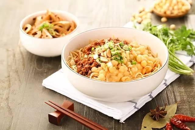 他把一個(gè)單品做到整個(gè)城市為之“瘋狂”，背后的秘密竟是這樣！|餐飲界