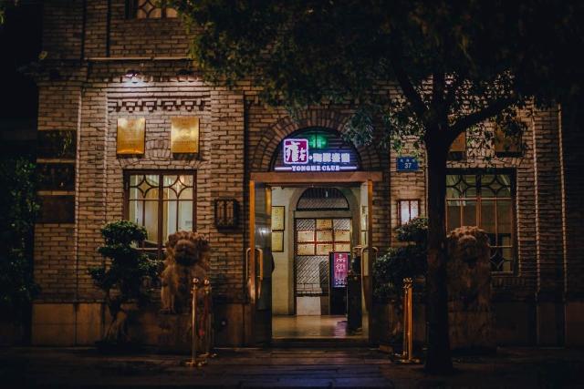 跨界做餐飲，單店日均流水43萬(wàn)，已經(jīng)火爆了四年|餐飲界