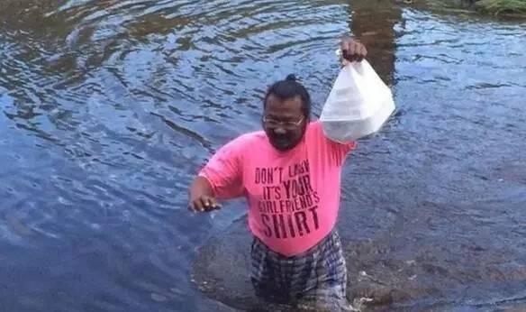 為了按時給顧客送餐，餐廳老板竟然……