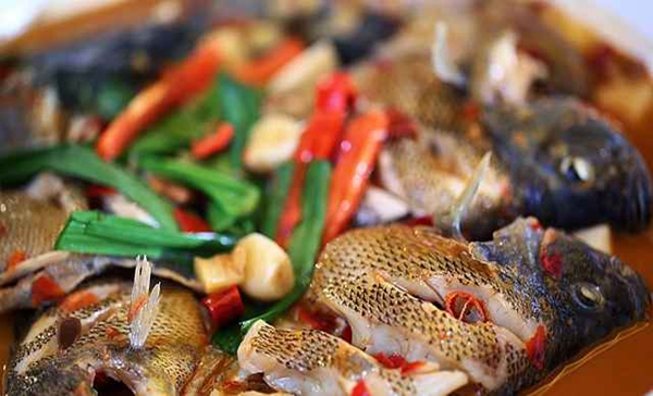 從4張餐桌的小餐館到20多家直營(yíng)店，他是如何做到的？|餐飲界