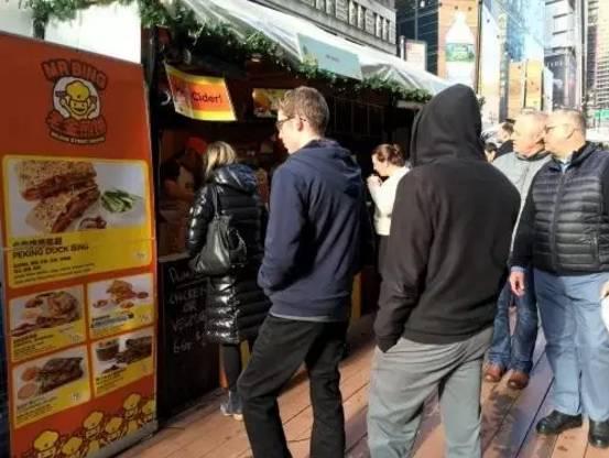 投行副總裁辭職賣煎餅！100元一個(gè)，紐約人還紛紛排隊(duì)？|餐飲界