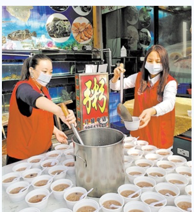 “綠寶寶”為環(huán)衛(wèi)工人送愛心臘八粥|餐飲界