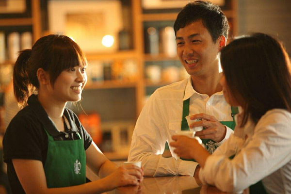 不知道顧客的名字談熱情？星巴克、日本“海底撈”教你記住顧客姓名|餐飲界