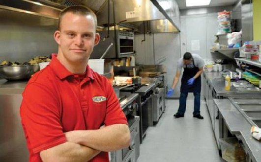 大觀｜他的餐廳生意很火爆，卻突然宣布關(guān)門……