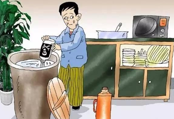 廚師不滿被辭退，向餐廳米酒缸投三瓶劇毒農(nóng)藥