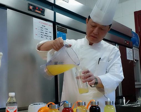 三八節(jié)餐館各出奇招 大廚費盡心思研發(fā)三生三世應景飲料