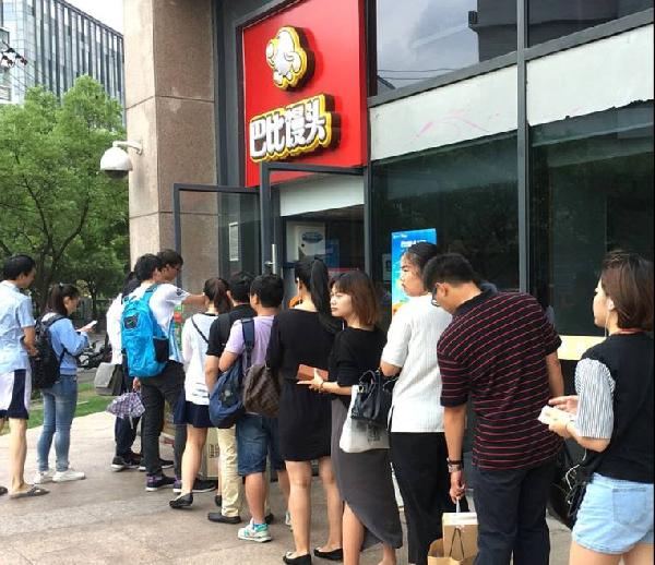 一個(gè)包子，年銷20億元，它才是上海灘火了14年的排隊(duì)王|餐飲界