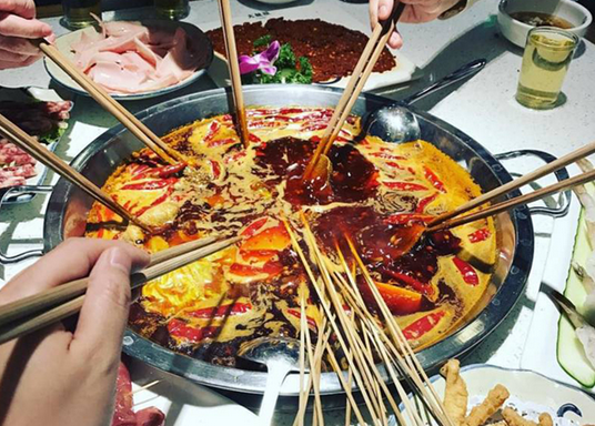 敢去紐約時代廣場秀肌肉，這個四川火鍋憑什么？