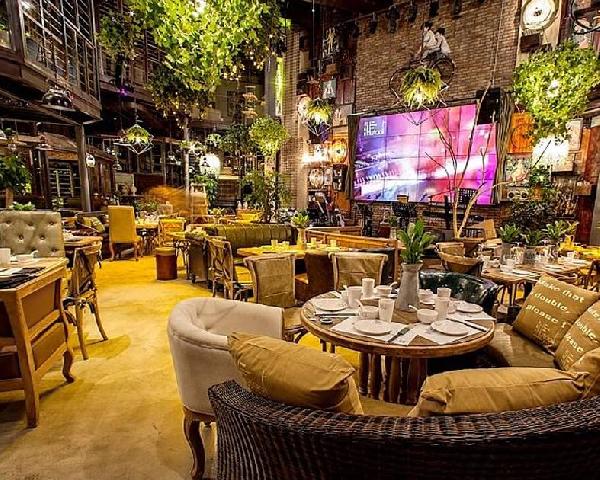 開便利店、書店、花店、家具店……餐飲老板開始跨界！