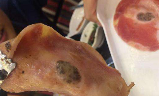 顧客在?？趷?ài)尚客餐廳吃到“惡心”烤肉？商家回應(yīng)：是積血肉