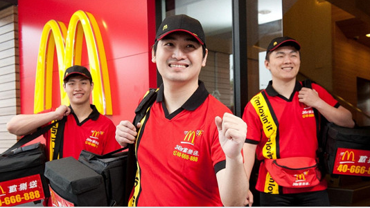 與 UberEats 合作，四分之一的美國(guó)麥當(dāng)勞餐廳月底都能送外賣(mài)了