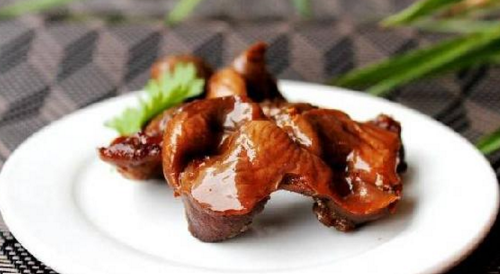 廚師帶兩包鴨胗出國，竟被罰18000元