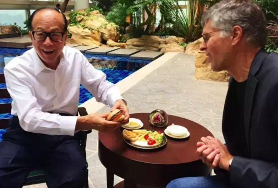 歷時(shí)7年，李嘉誠(chéng)花了12億造出的純素漢堡開(kāi)賣(mài)了！