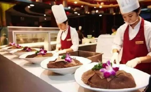 發(fā)獎金，給廚師配保姆留住員工？但論留人還是海底撈牛