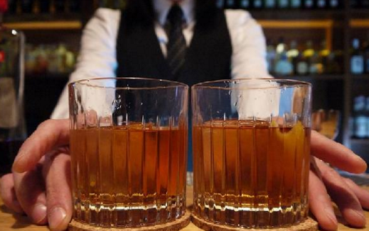 這家餐廳搬了三個(gè)地方躲開人群，可還是客源不斷...