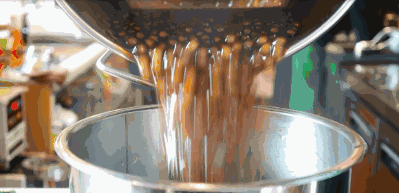 一杯奶茶=8罐紅牛！你們愛喝的COCO、貢茶等暢銷奶茶，還敢喝嗎？