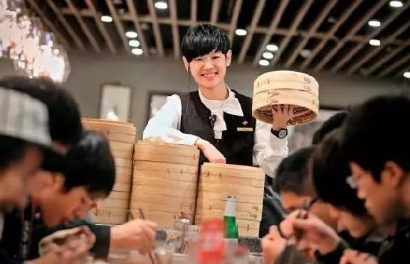 鼎泰豐員工忠誠度高、服務水平強的秘密原因是？