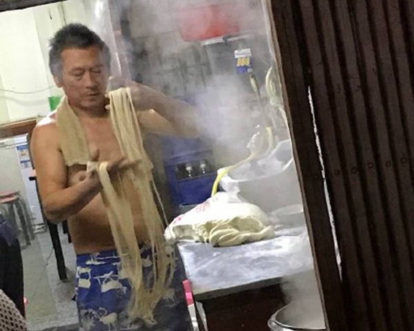 驚動美食大V和《男人裝》的“京城第一拉面”，竟只要10塊錢一碗？|餐飲界