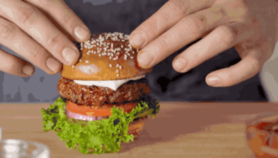 砸1.8億美元的人造肉長(zhǎng)這樣！李嘉誠(chéng)、蓋茨搶著投資|餐飲界