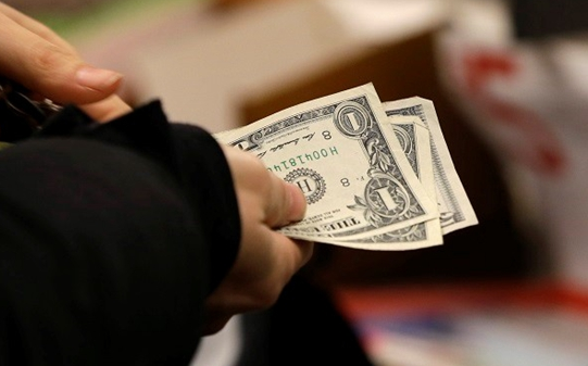 不留小費就走？在英國餐廳千萬別這么做！