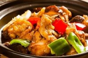 赴美開(kāi)店引關(guān)注，黃燜雞出海的冷思考|餐飲界