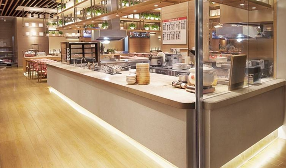 御用設(shè)計(jì)師獨(dú)家揭秘：西貝“一字型”明廚背后的7個(gè)動(dòng)線心機(jī)！