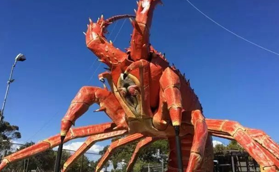 17米高的龍蝦雕塑與餐廳打包賣194萬，你愿意買嗎？