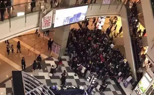 喜茶熱背后的“贏家”：月賺5萬的黃牛，組團(tuán)作戰(zhàn)|餐飲界