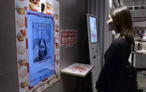 扭蛋點(diǎn)餐、對(duì)服務(wù)員不滿意就送錢！餐飲營(yíng)銷如何四兩撥千斤？